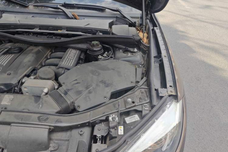 Used BMW X1 2010 xDrive25i Engine Bay Left