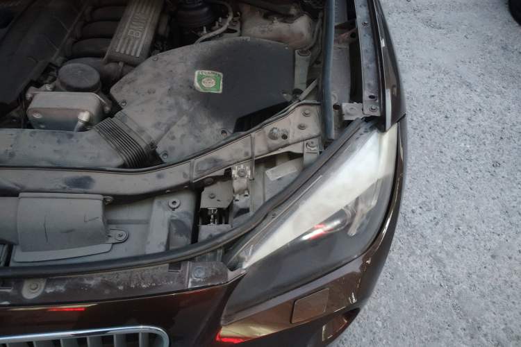 Used BMW X1 2010 xDrive28i Engine Bay Left