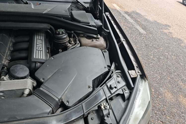 Used BMW X1 2010 xDrive28i Engine Bay Left