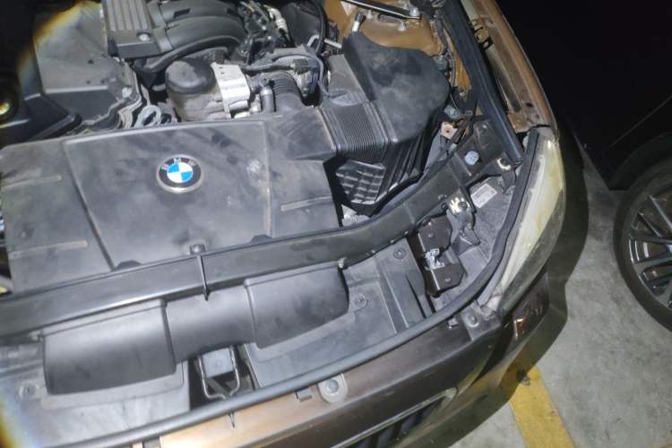 Used BMW X1 2010 sDrive18i Luxury Model Engine Bay Left
