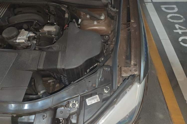 Used BMW X1 2010 sDrive18i Luxury Model Engine Bay Left