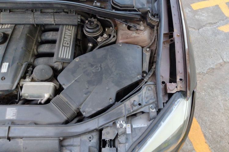 Used BMW X1 2010 xDrive25i Engine Bay Left