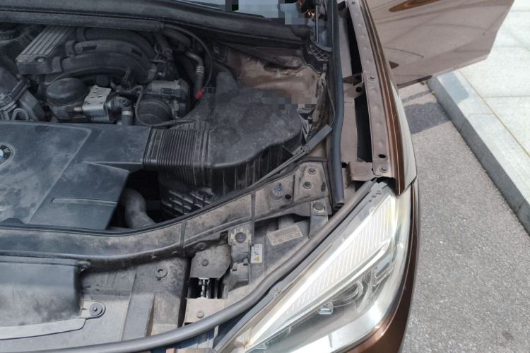Used BMW X1 2010 sDrive18i Luxury Model Engine Bay Left