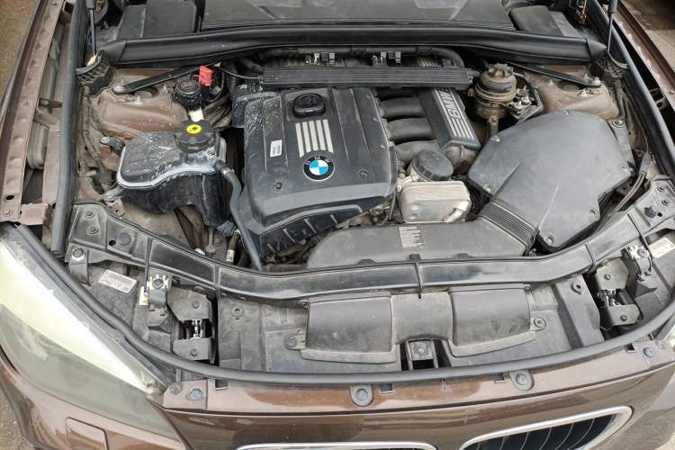 Used BMW X1 2010 xDrive25i Engine Bay