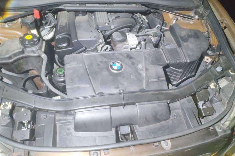 Used BMW X1 2010 sDrive18i Luxury Model Engine Bay