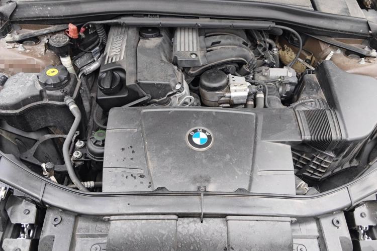 Used BMW X1 2010 sDrive18i Luxury Model Engine Bay