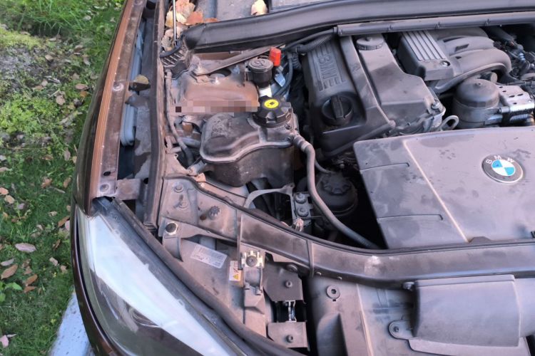 Used BMW X1 2010 sDrive18i Luxury Model Engine Bay Right