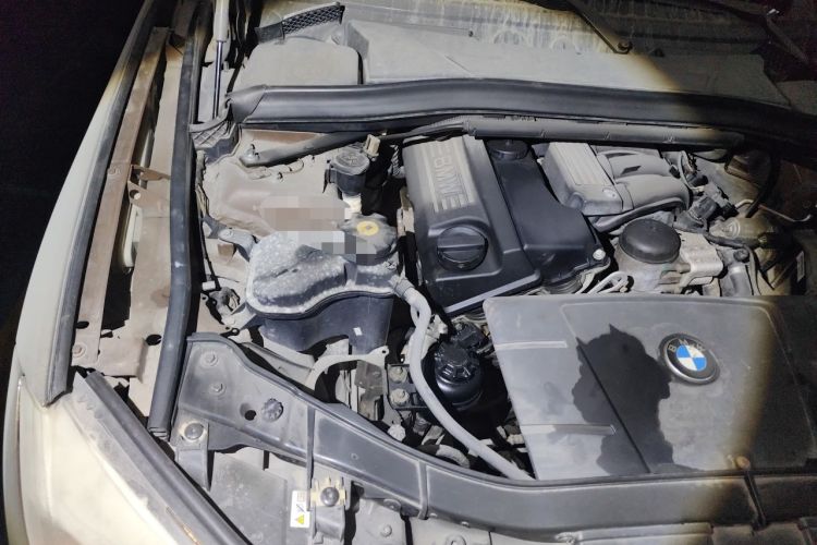 Used BMW X1 2010 sDrive18i Luxury Model Engine Bay Right