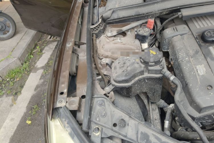 Used BMW X1 2010 xDrive25i Engine Bay Right