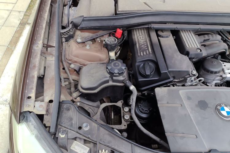 Used BMW X1 2010 sDrive18i Luxury Model Engine Bay Right