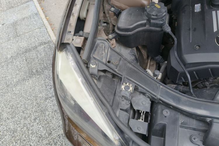Used BMW X1 2010 xDrive25i Engine Bay Right