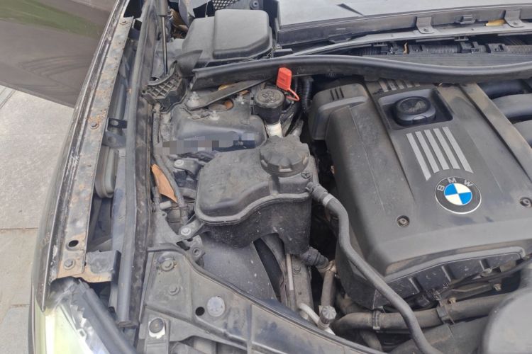 Used BMW X1 2010 xDrive25i Engine Bay Right