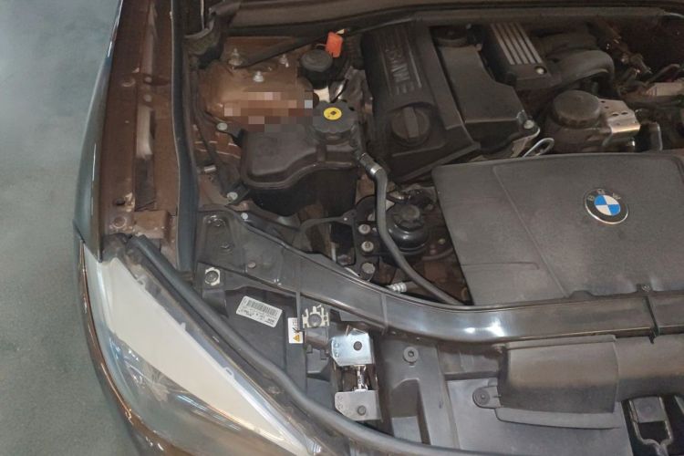 Used BMW X1 2010 sDrive18i Luxury Model Engine Bay Right
