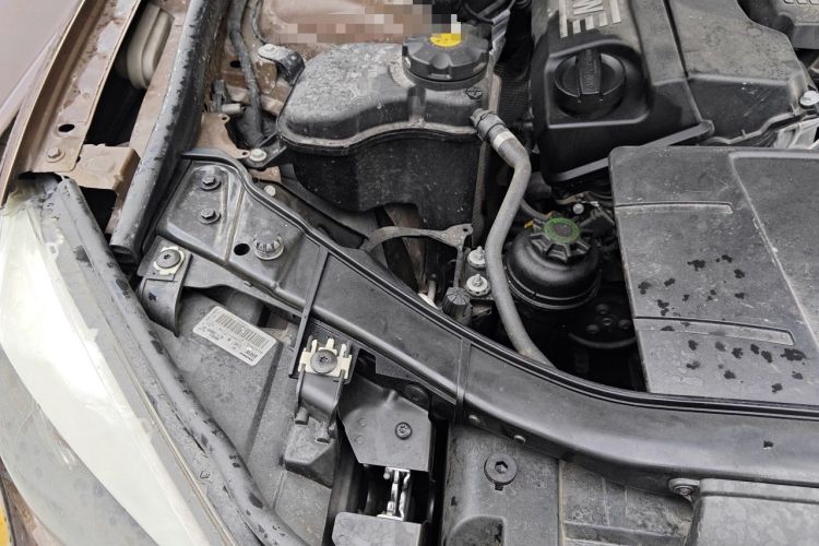Used BMW X1 2010 sDrive18i Luxury Model Engine Bay Right
