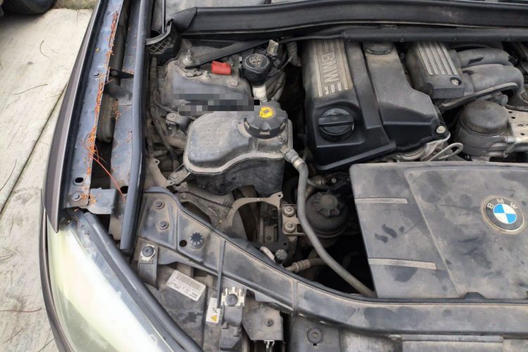 Used BMW X1 2010 sDrive18i Luxury Model Engine Bay Right