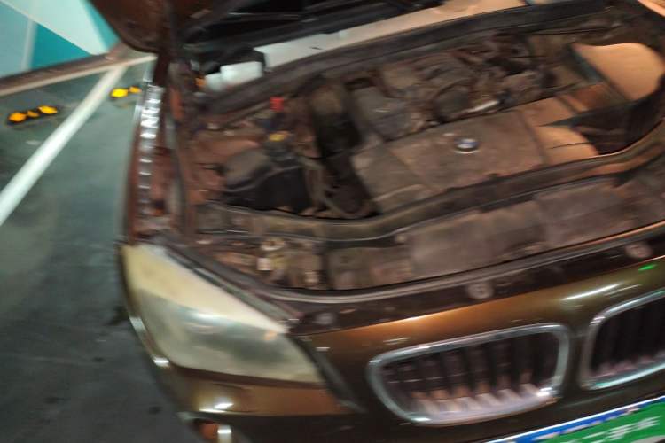 Used BMW X1 2010 sDrive18i Luxury Model Engine Bay Right