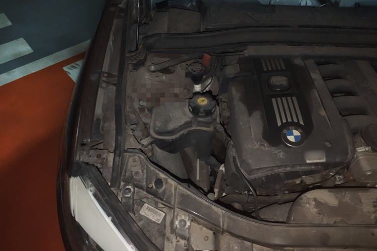 Used BMW X1 2010 xDrive25i Engine Bay Right