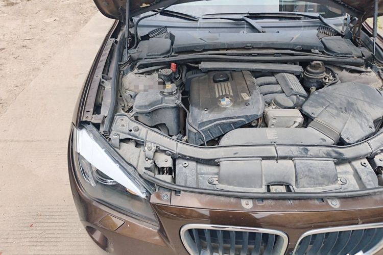 Used BMW X1 2010 xDrive25i Engine Bay Right