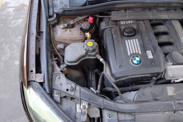 Used BMW X1 2010 xDrive25i Engine Bay Right