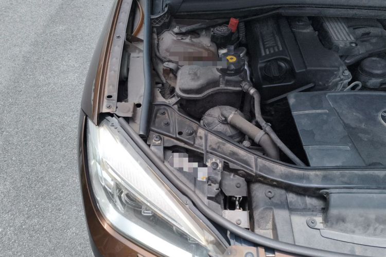 Used BMW X1 2010 sDrive18i Luxury Model Engine Bay Right
