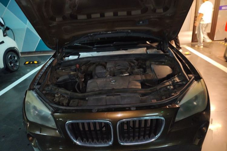 Used BMW X1 2010 sDrive18i Luxury Model Engine Bay
