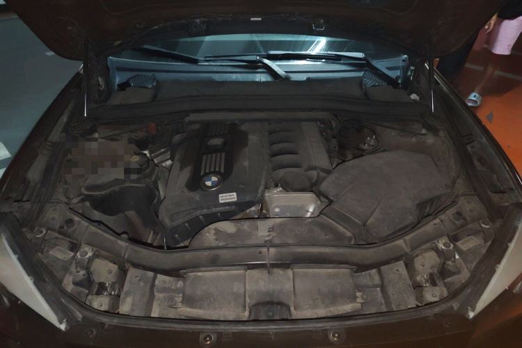 Used BMW X1 2010 xDrive25i Engine Bay
