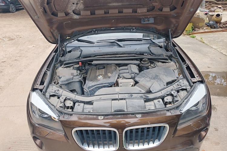 Used BMW X1 2010 xDrive25i Engine Bay