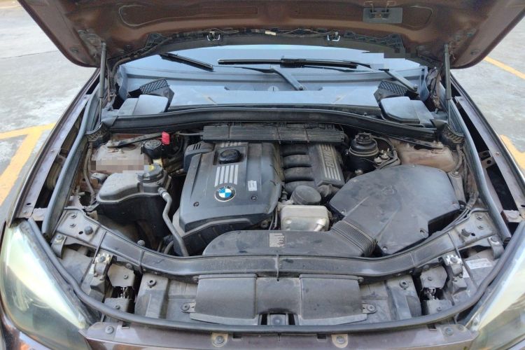 Used BMW X1 2010 xDrive25i Engine Bay