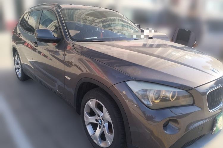 Used BMW X1 2010 sDrive18i Luxury Model Front Right 45 Deg