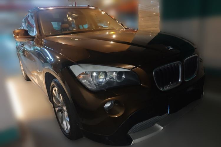 Used BMW X1 2010 xDrive25i Front Right 45 Deg