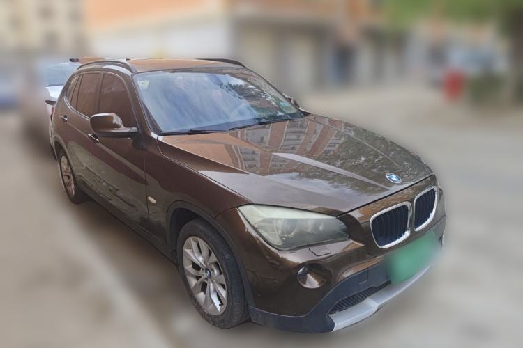 Used BMW X1 2010 xDrive25i Front Right 45 Deg