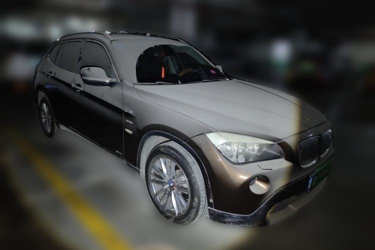 Used BMW X1 2010 sDrive18i Luxury Model Front Right 45 Deg