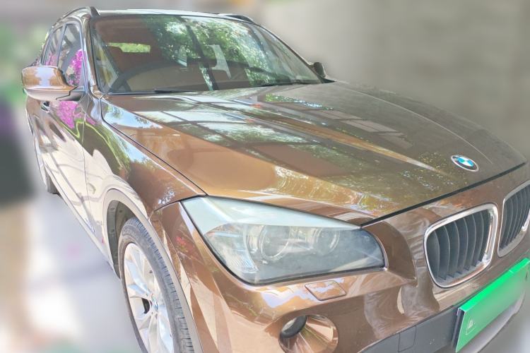 Used BMW X1 2010 xDrive25i Front Right 45 Deg