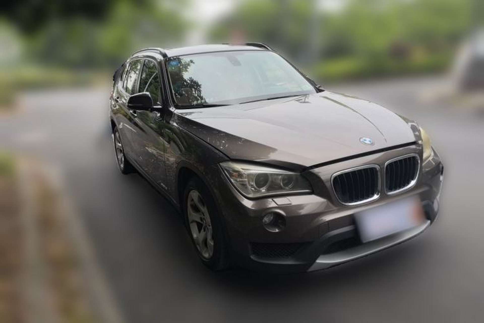 Used BMW X1 2010 sDrive18i Luxury Model Front Right 45 Deg