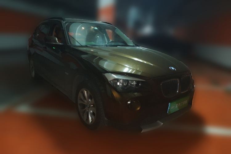 Used BMW X1 2010 xDrive25i Front Right 45 Deg