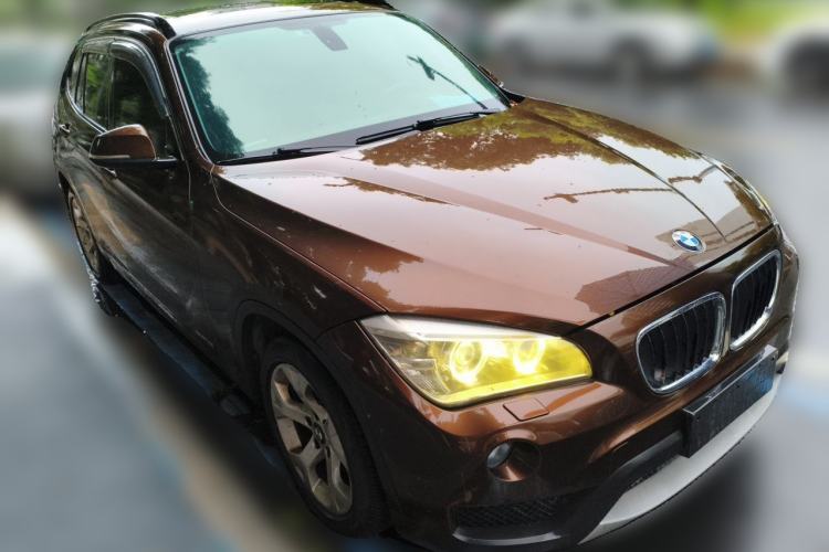 Used BMW X1 2010 sDrive18i Luxury Model Front Right 45 Deg