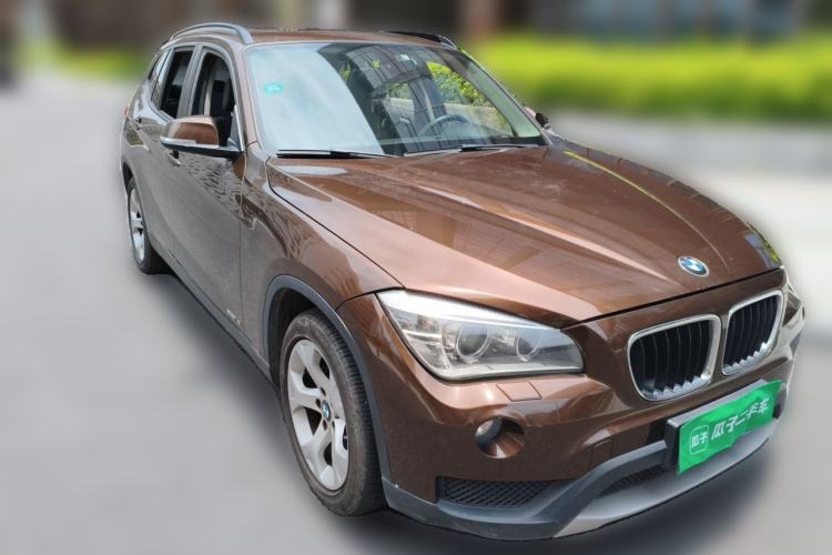Used BMW X1 2010 sDrive18i Luxury Model Front Right 45 Deg