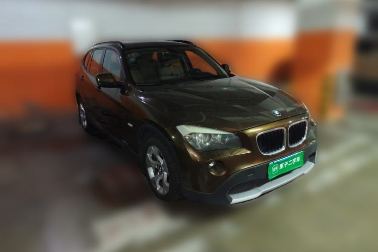 Used BMW X1 2010 sDrive18i Luxury Model Front Right 45 Deg