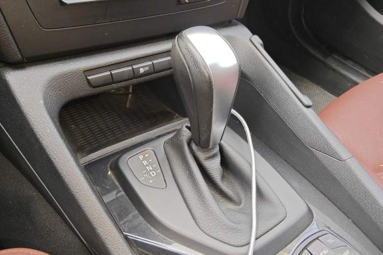 Used BMW X1 2010 sDrive18i Luxury Model Gear Lever