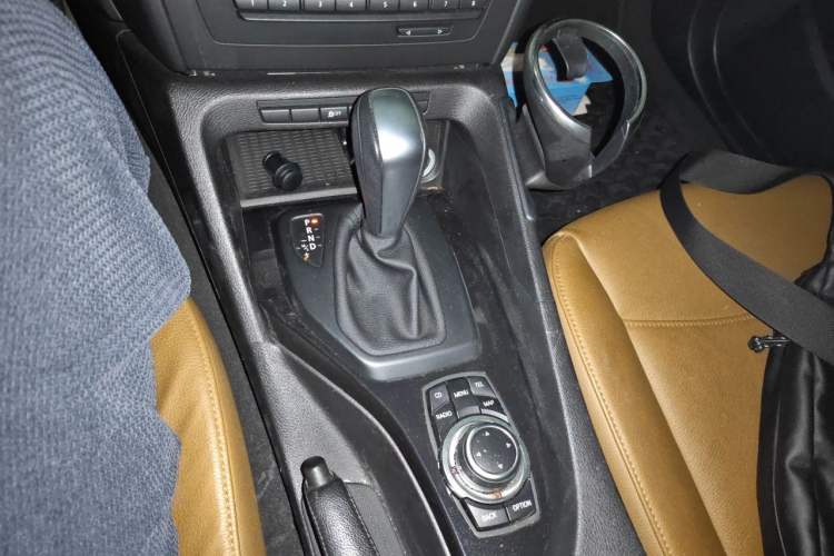 Used BMW X1 2010 sDrive18i Luxury Model Gear Lever