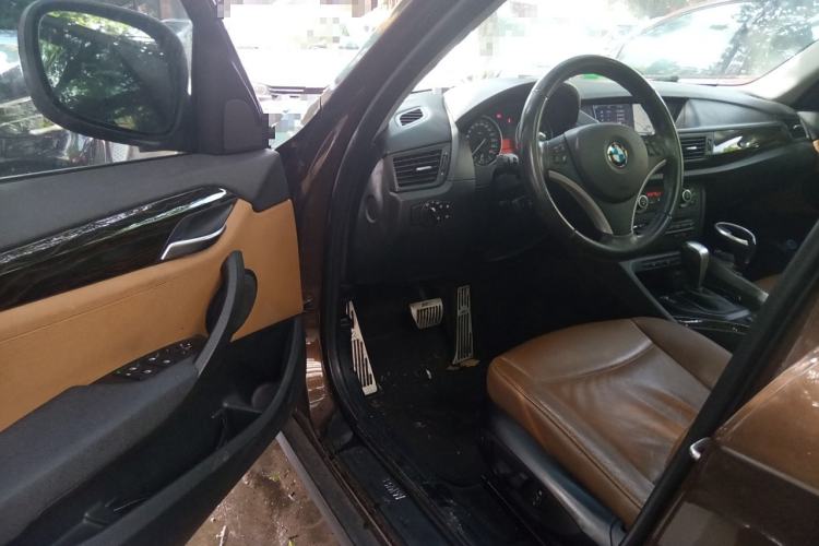 Used BMW X1 2010 xDrive28i Interior 3