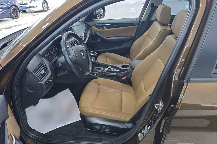 Used BMW X1 2010 xDrive25i Interior 4