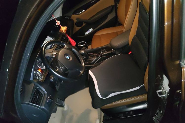 Used BMW X1 2010 xDrive25i Left Front Seat
