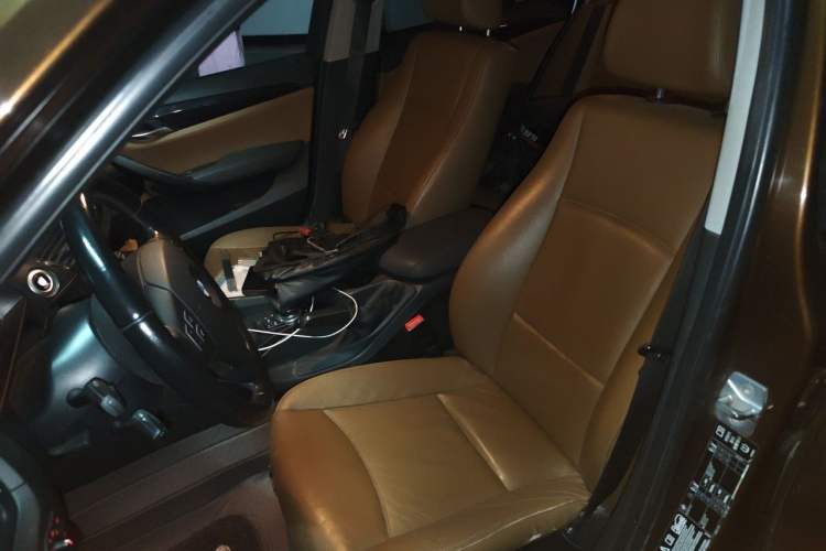 Used BMW X1 2010 xDrive25i Left Front Seat