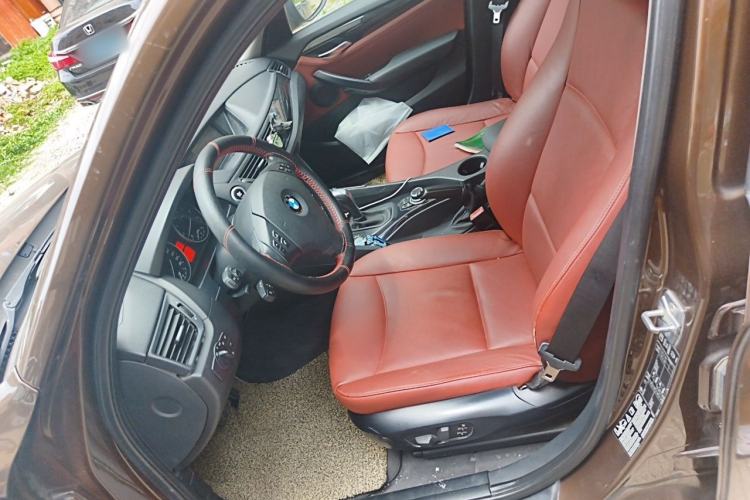Used BMW X1 2010 xDrive25i Left Front Seat