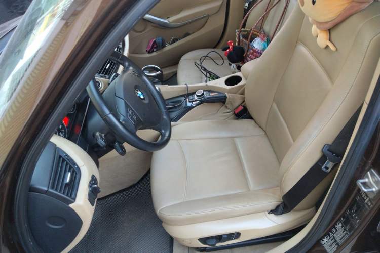 Used BMW X1 2010 xDrive25i Left Front Seat
