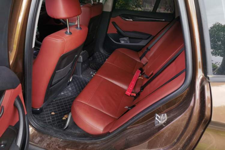 Used BMW X1 2010 xDrive25i Left Rear Seat