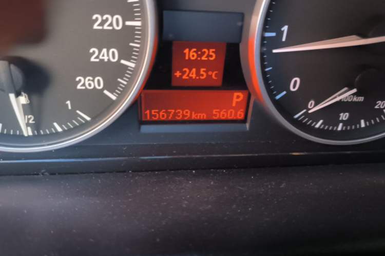 Used BMW X1 2010 sDrive18i Luxury Model Odometer Close Up