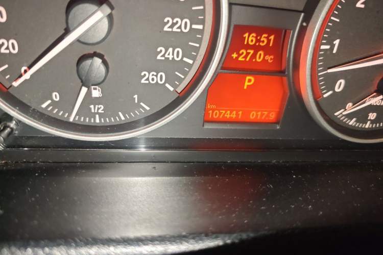 Used BMW X1 2010 xDrive25i Odometer Close Up