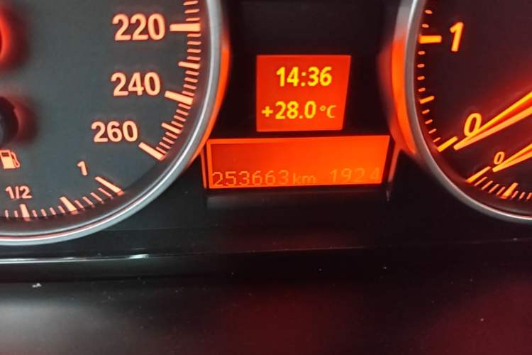 Used BMW X1 2010 sDrive18i Luxury Model Odometer Close Up